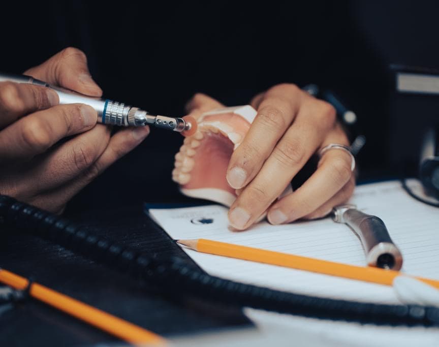 Delegates working on anterior composite restorations at the Simplifi course