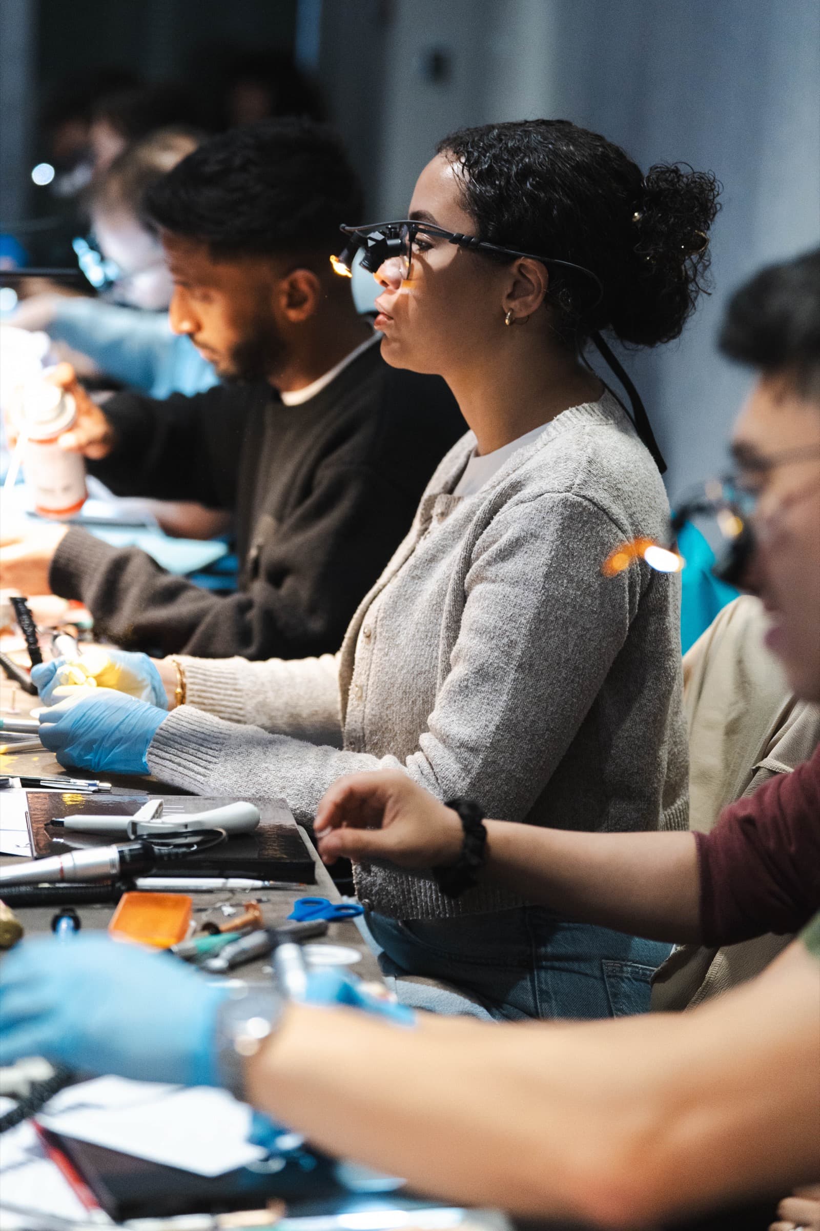 A row of delegates placing composite on typodonts at a Simplifi course