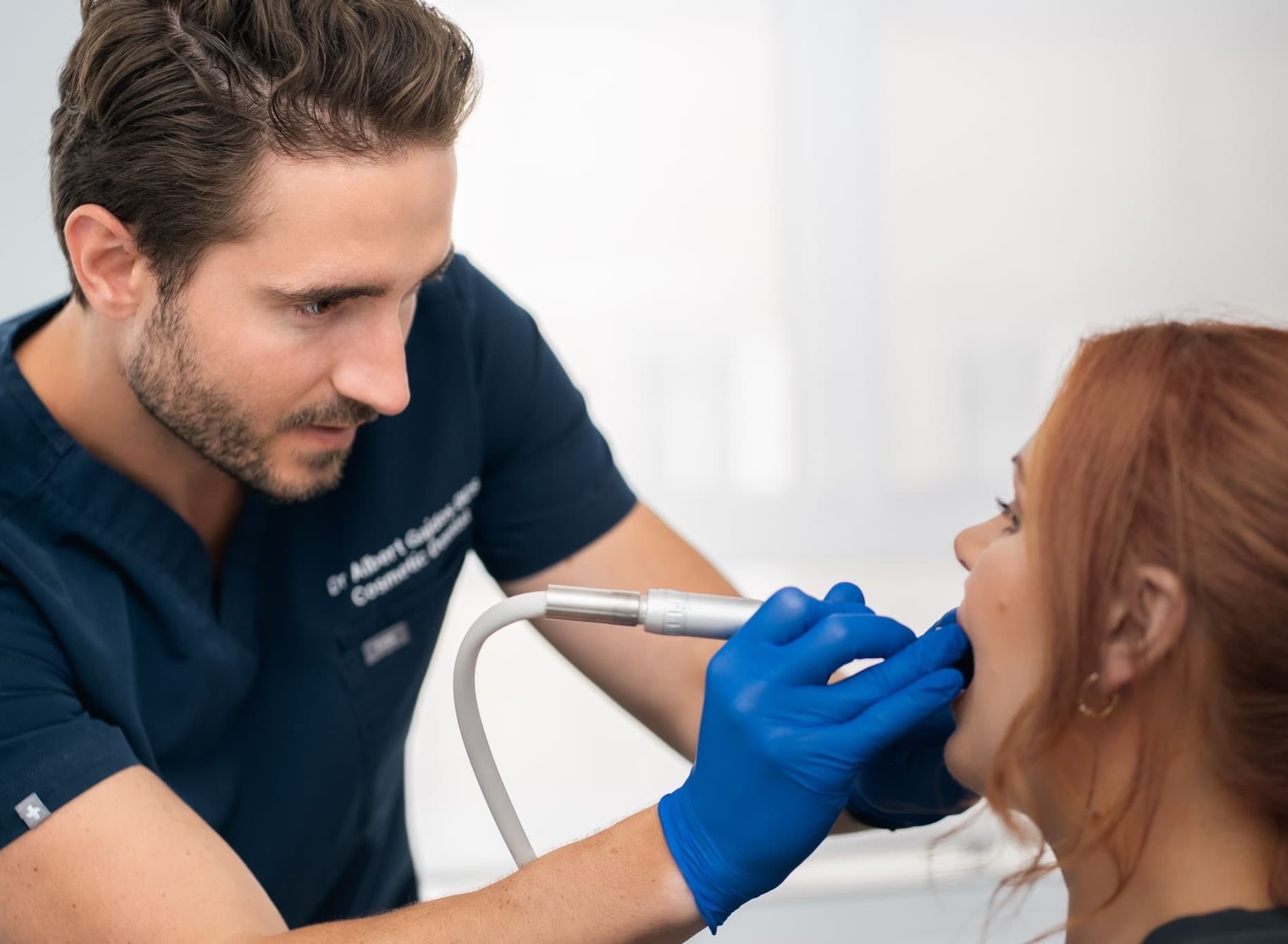 Dr Albert Gajdos treating a patient in surgery on Simplifi Live